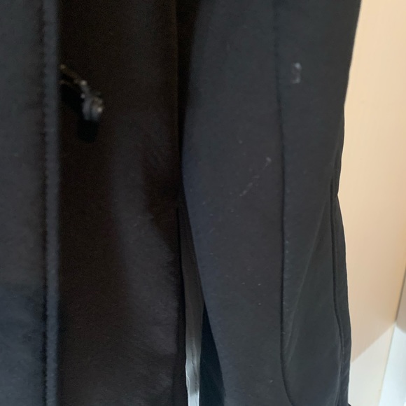 Mens Columbia Omni-Wind Black hooded jacket. Gently used. Flaws shown. Large - Picture 10 of 14